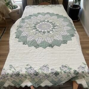 Vintage Handmade Giant Dahlia Patchwork Quilt Reversible 96 x 81